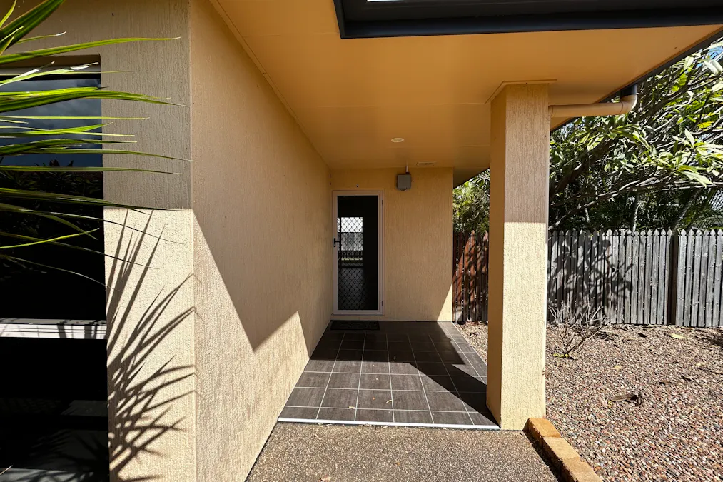 2/120-122 Robertson Street, Railway Estate, QLD, 4810 - Image 2