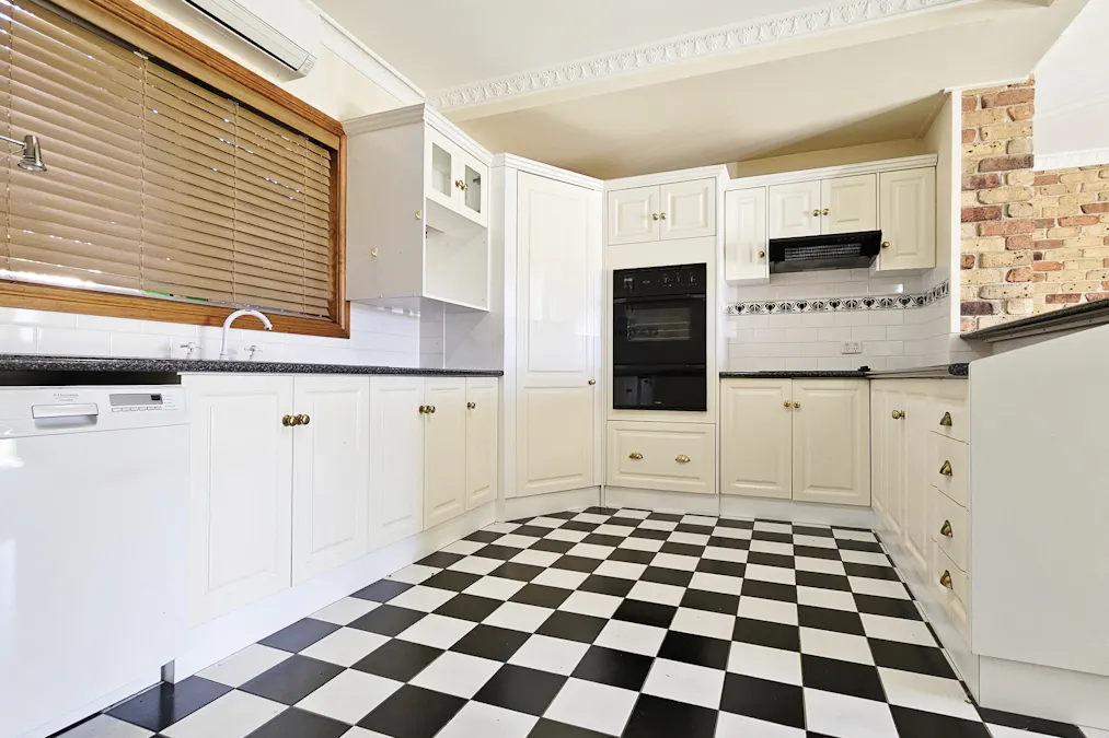 2/77 Bultje Street, Dubbo, NSW, 2830 - Image 2