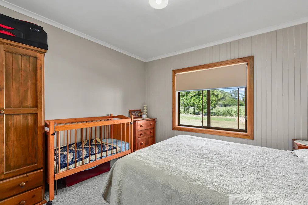 8 Battye Street, Millicent, SA, 5280 - Image 15