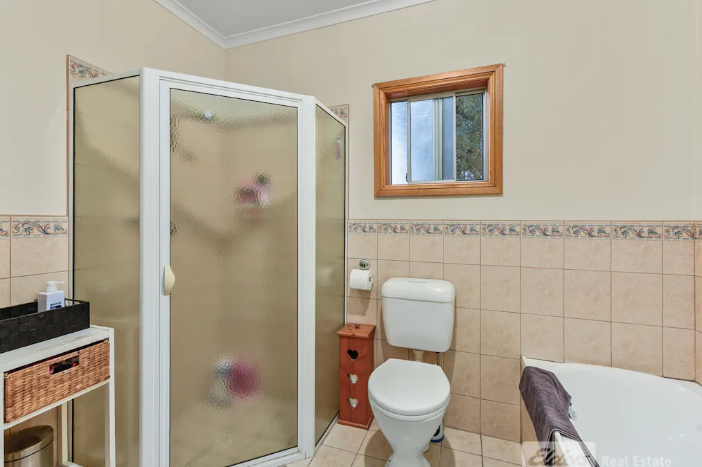 8 Battye Street, Millicent, SA, 5280 - Image 16