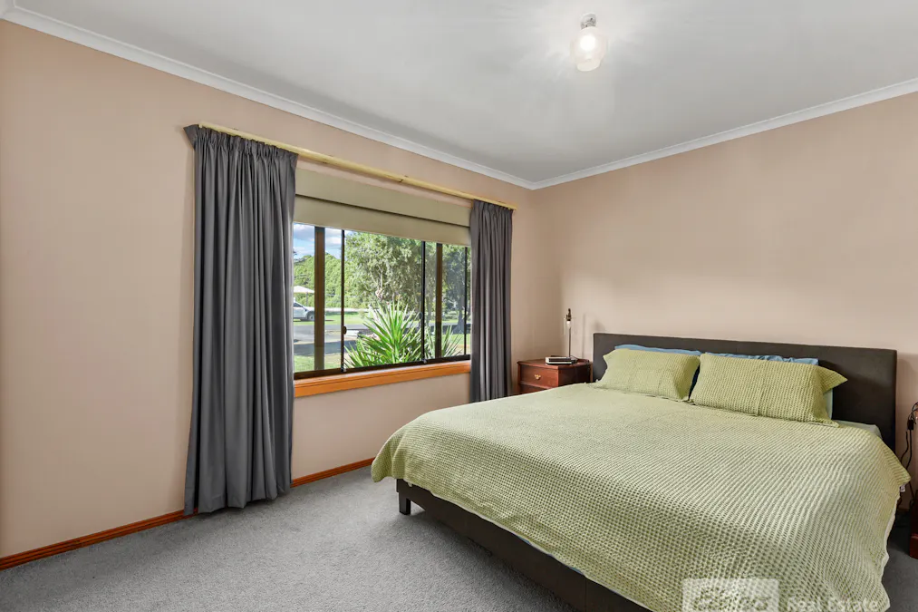 8 Battye Street, Millicent, SA, 5280 - Image 12