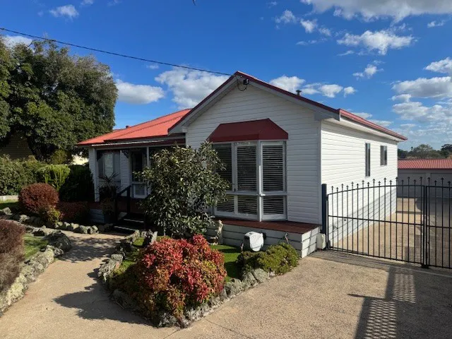 35 Clarke Street, Hamilton, VIC, 3300 - Image 1