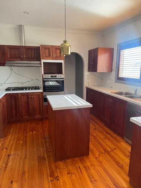 35 Clarke Street, Hamilton, VIC, 3300 - Image 2