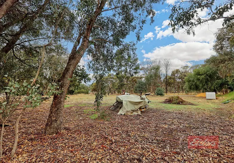12 Cheetaning Street, Wandering, WA, 6308 - Image 2