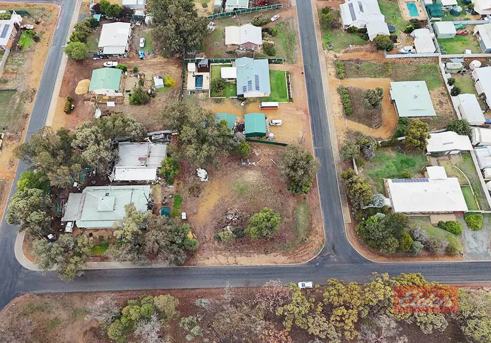 12 Cheetaning Street, Wandering, WA, 6308 - Image 15