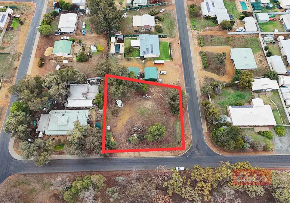 12 Cheetaning Street, Wandering, WA, 6308 - Image 17