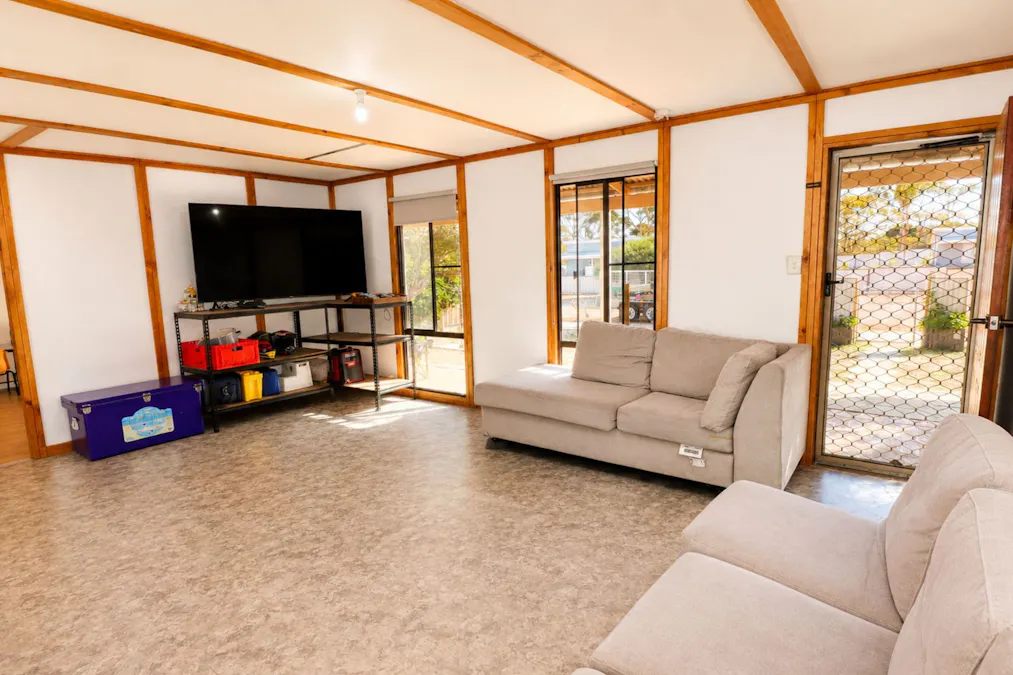 15 Shields Crescent, Wongan Hills, WA, 6603 - Image 4
