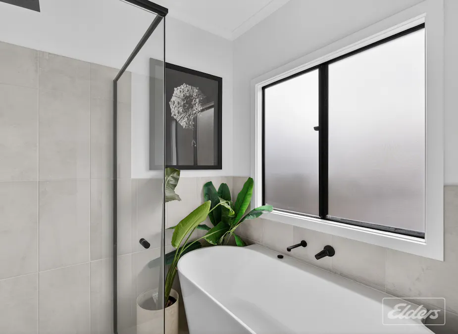 24 Mentone Road East, Chiton, SA, 5211 - Image 10