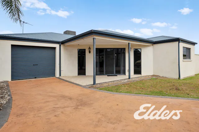 4/2 Benalla Road — photo from Elders Real Estate Yarrawonga