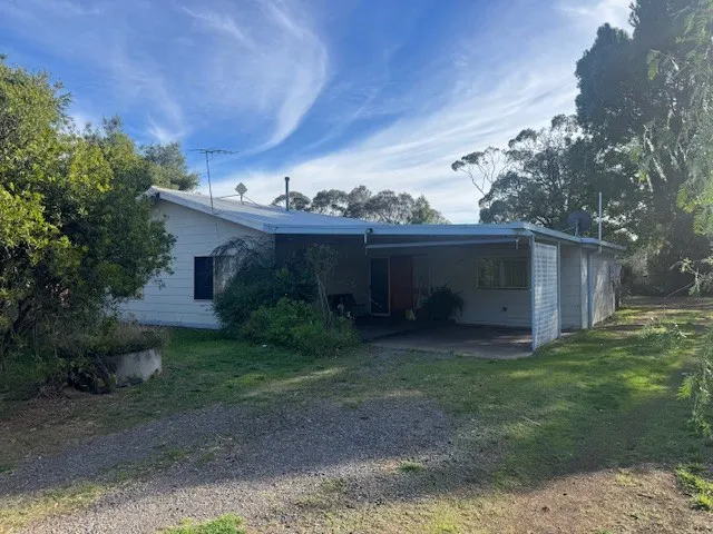 6 Pioneer Street, Hamilton, VIC, 3300 - Image 1