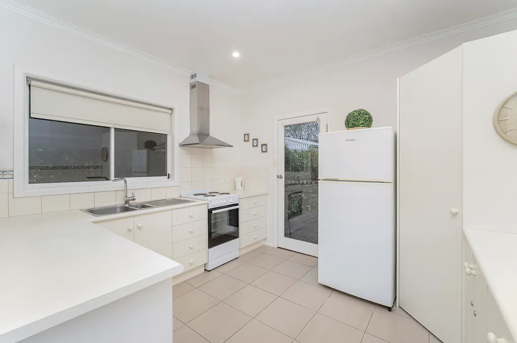 2 Milton Street, Hamilton, VIC, 3300 - Image 4