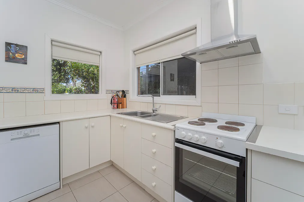 2 Milton Street, Hamilton, VIC, 3300 - Image 3