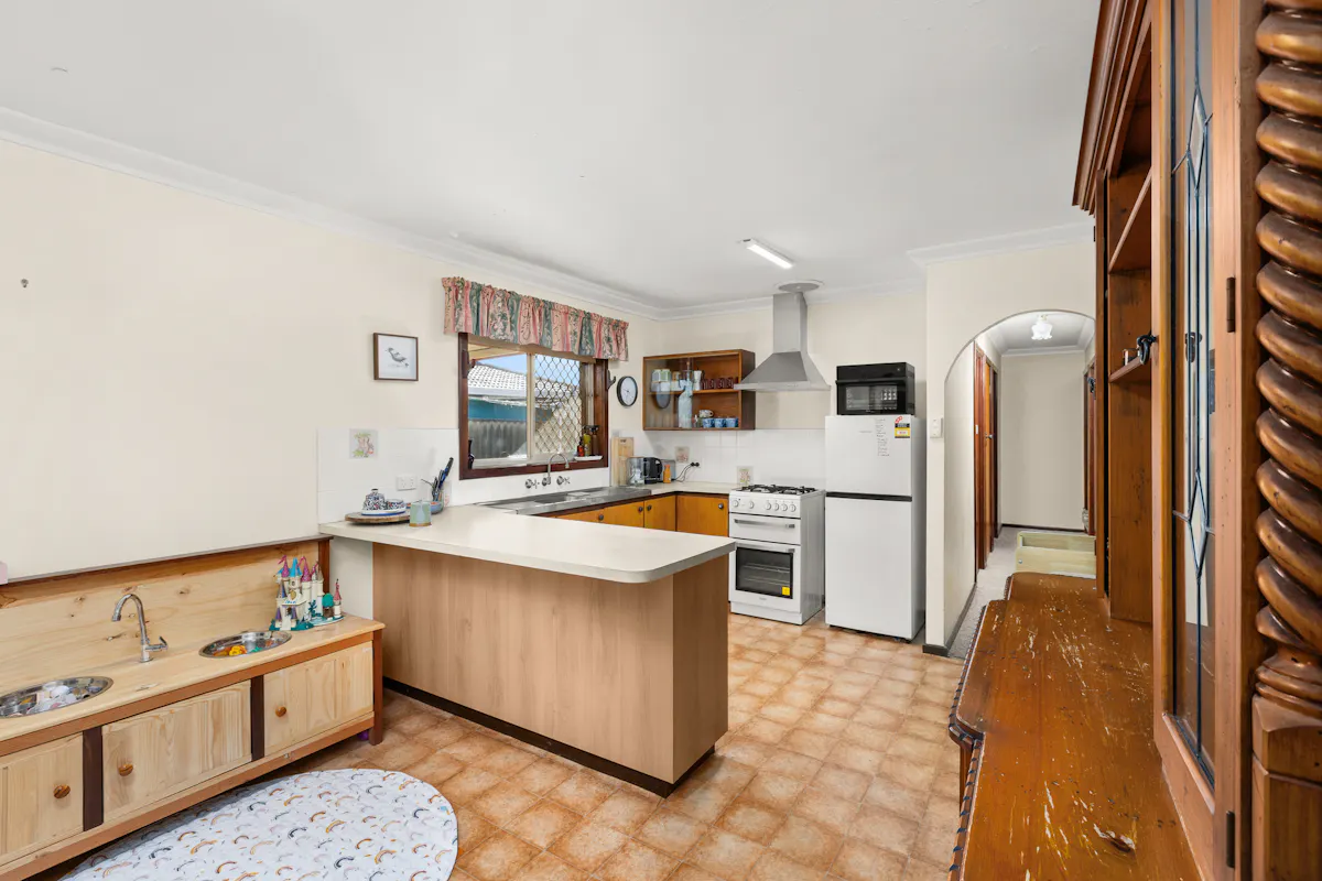 24 Scott Street — photo 10 of 20