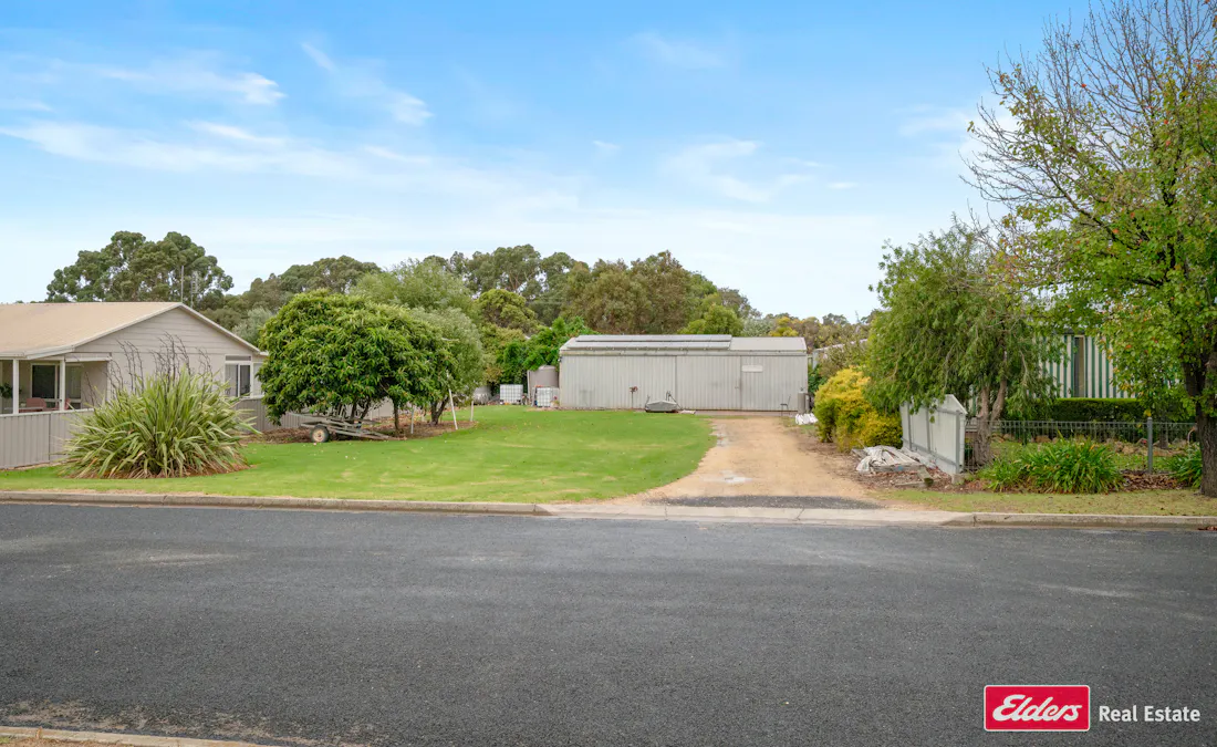 12 Watson Avenue, Lucindale, SA, 5272 - Image 1