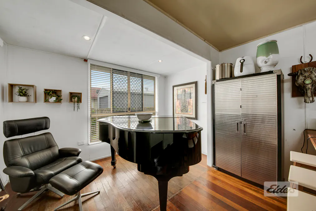 27 Moura Crescent, Barney Point, QLD, 4680 - Image 11