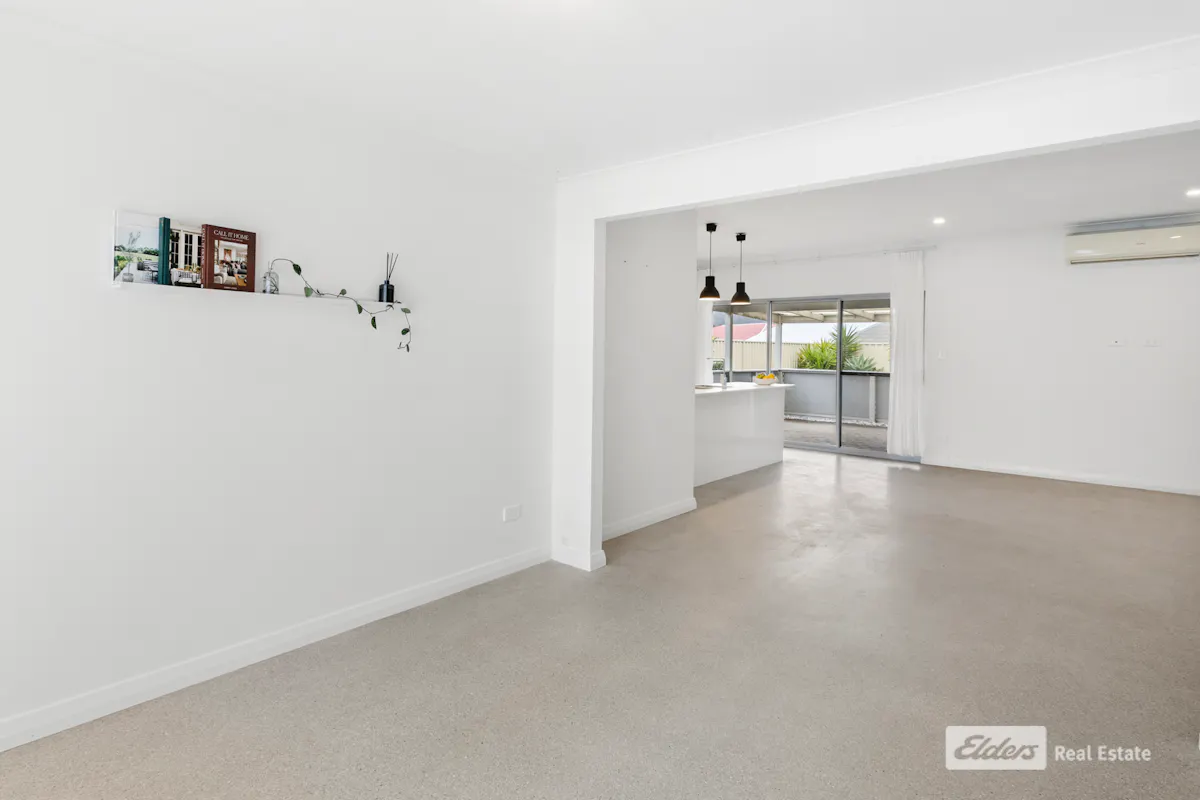 90 Radiata Drive — photo 4 of 30