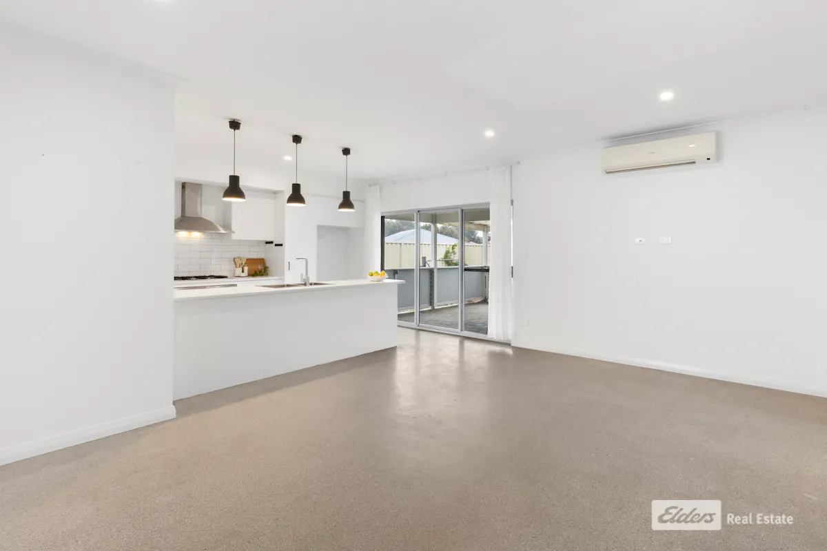 90 Radiata Drive — photo 8 of 30