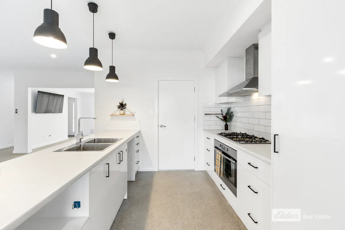 90 Radiata Drive — photo 11 of 30