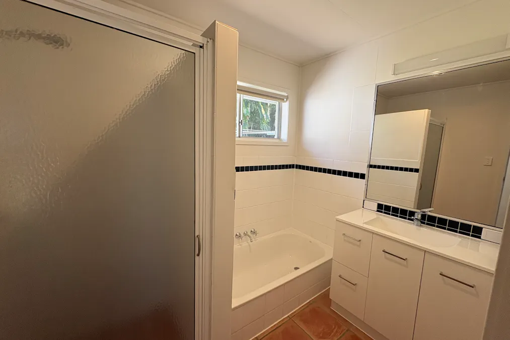 2 Oxley Street, South Gladstone, QLD, 4680 - Image 15