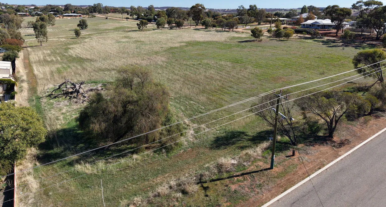 304/Henry Road, York, WA, 6302 - Image 2