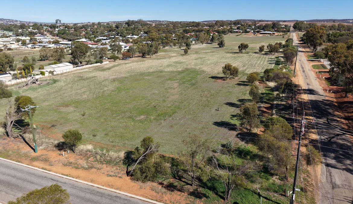 304/Henry Road, York, WA, 6302 - Image 3