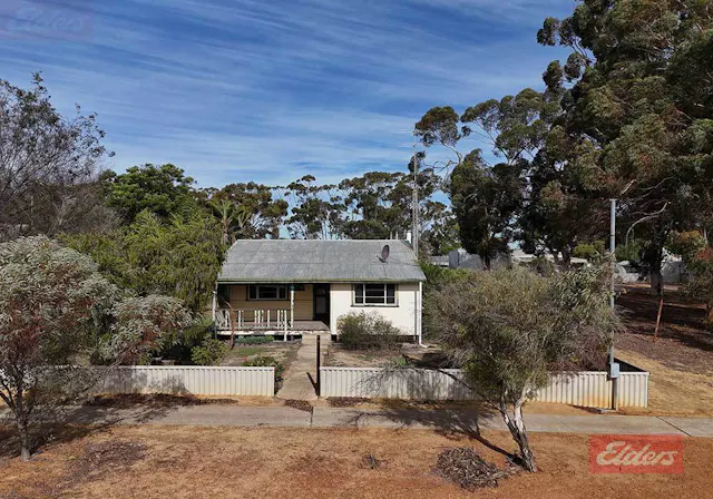 18 Roberts Street — photo from Elders Real Estate Narrogin