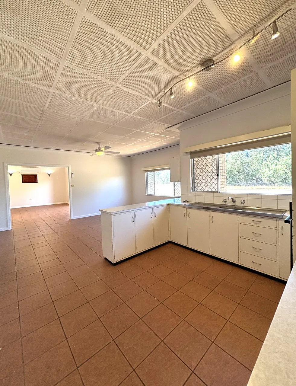 3 Kempton Way — photo 11 of 28