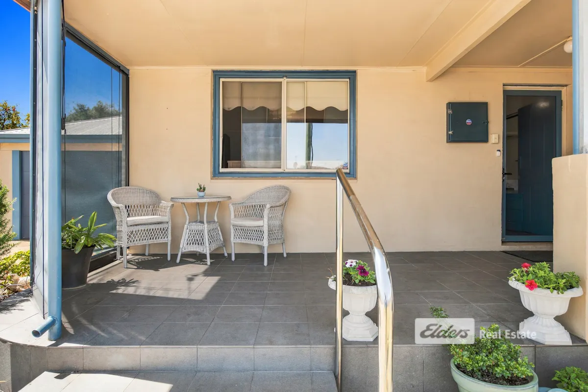 15 Ecclestone Street — photo 3 of 20