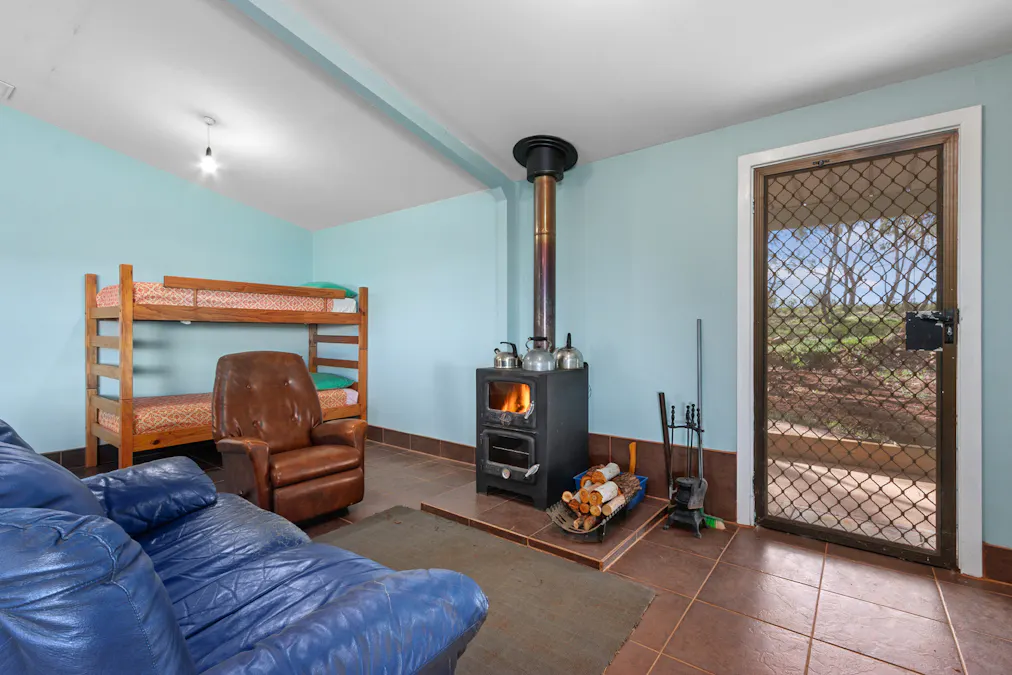 379/Aldenhoven Road, Salter Springs, SA, 5401 - Image 10