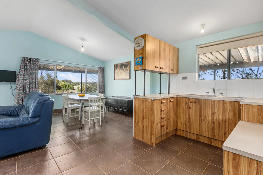 379/Aldenhoven Road, Salter Springs, SA, 5401 - Image 7