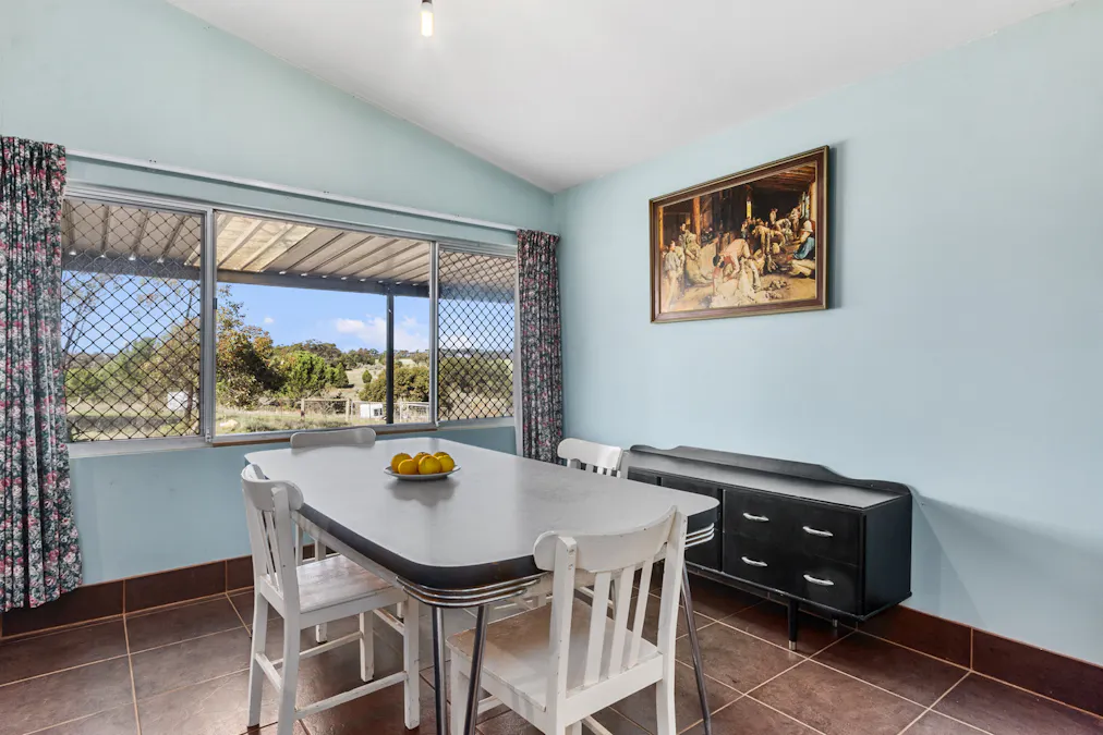 379/Aldenhoven Road, Salter Springs, SA, 5401 - Image 8