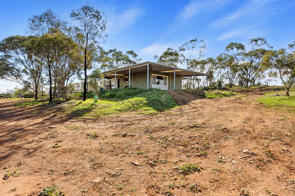 379/Aldenhoven Road, Salter Springs, SA, 5401 - Image 4