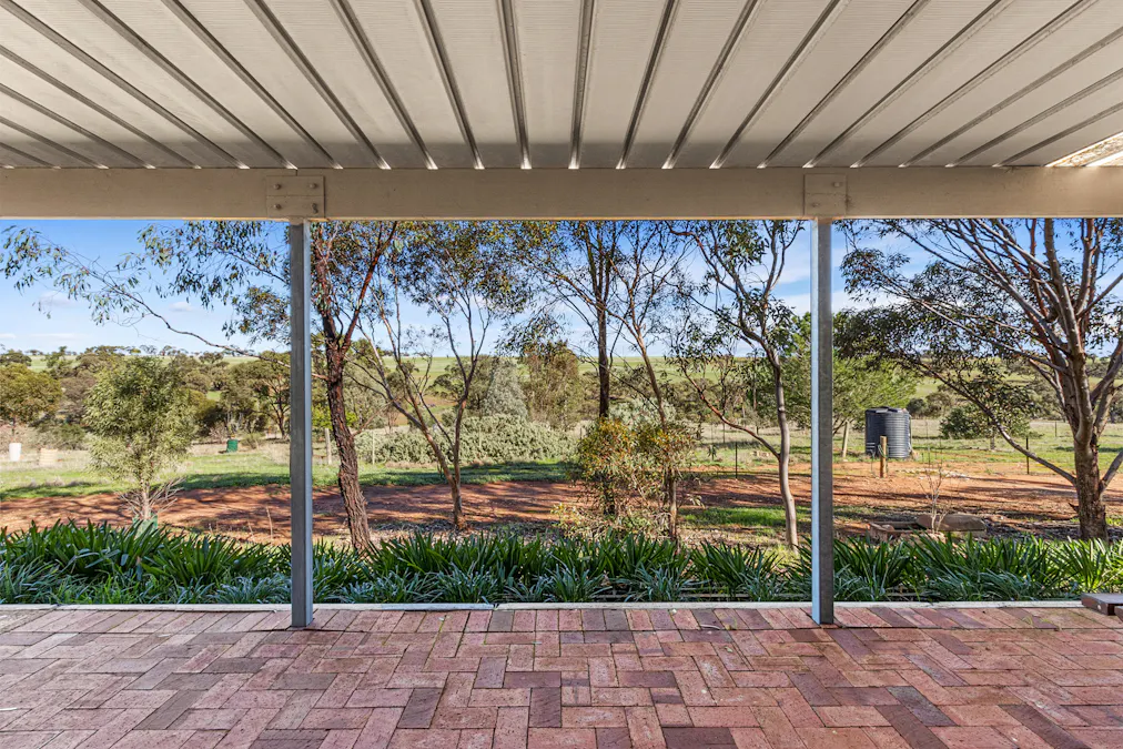 379/Aldenhoven Road, Salter Springs, SA, 5401 - Image 16