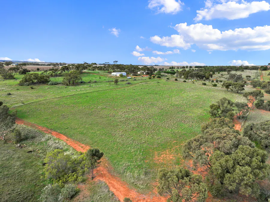 379/Aldenhoven Road, Salter Springs, SA, 5401 - Image 28