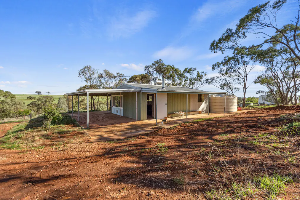 379/Aldenhoven Road, Salter Springs, SA, 5401 - Image 5