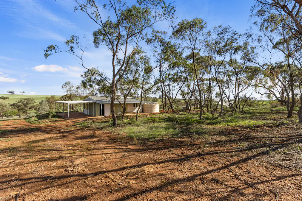 379/Aldenhoven Road, Salter Springs, SA, 5401 - Image 18