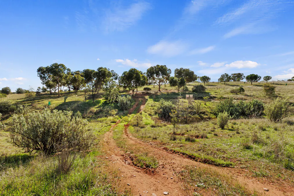 379/Aldenhoven Road, Salter Springs, SA, 5401 - Image 33