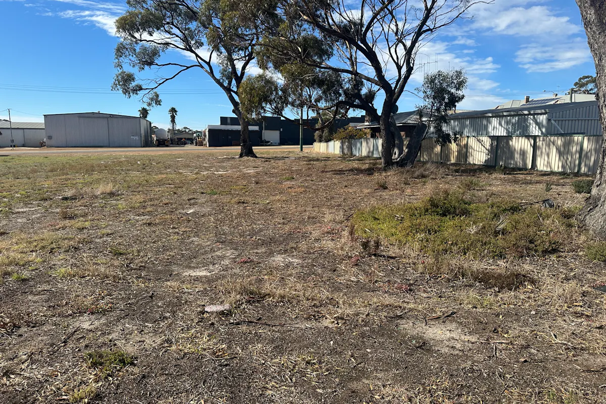 27 Whitehead Road — photo 2 of 5