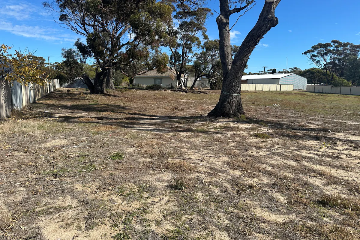 27 Whitehead Road — photo 3 of 5