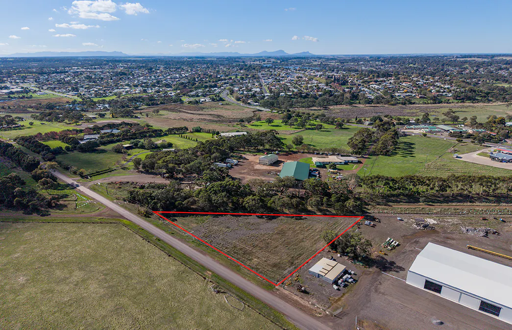 63 Wedge Street, Hamilton, VIC, 3300 - Image 1