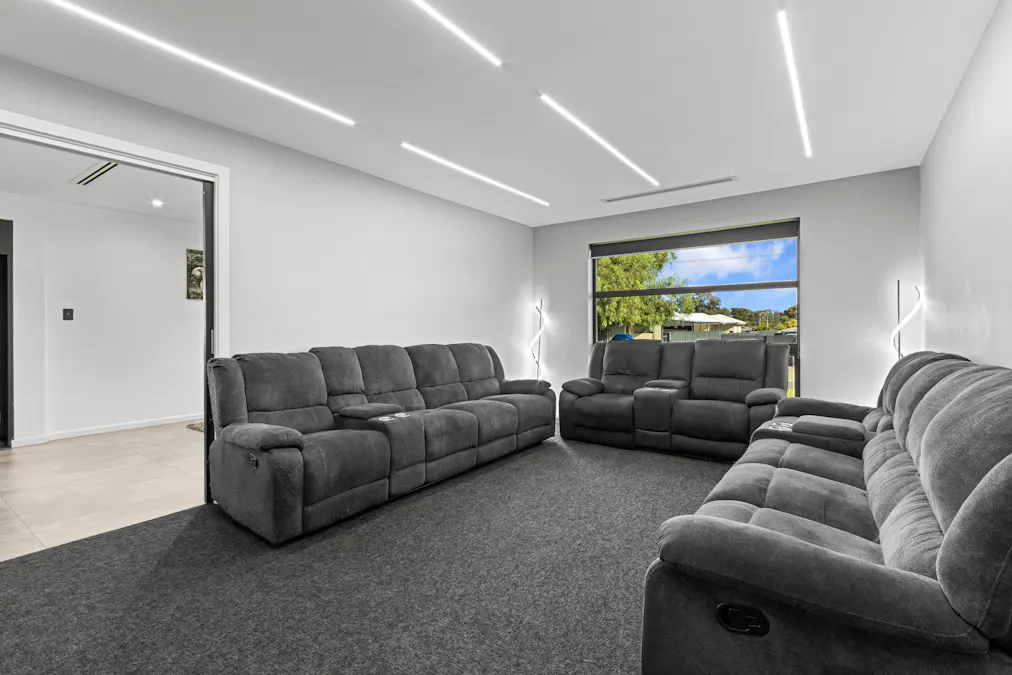 24 Cornwall Drive, Gulfview Heights, SA, 5096 - Image 10