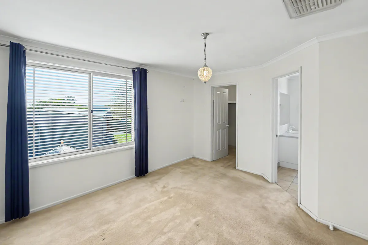 23 Somerset Crescent — photo 15 of 28