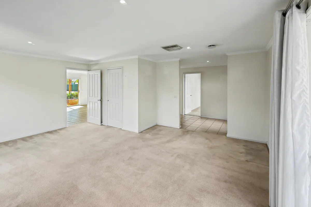 23 Somerset Crescent — photo 7 of 28