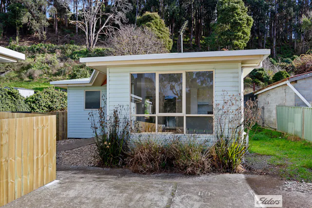 2/4 Old Surrey Road — photo from Elders Real Estate Burnie