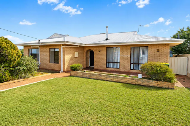 2 & 4 Mitchell Street — photo from Elders Real Estate WA Rural & Metro