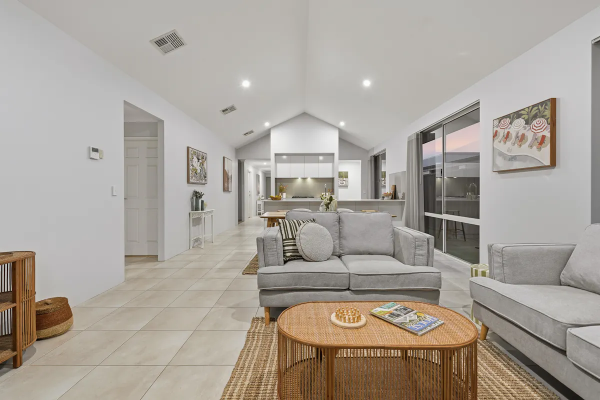 21 Solis Boulevard — photo 9 of 25