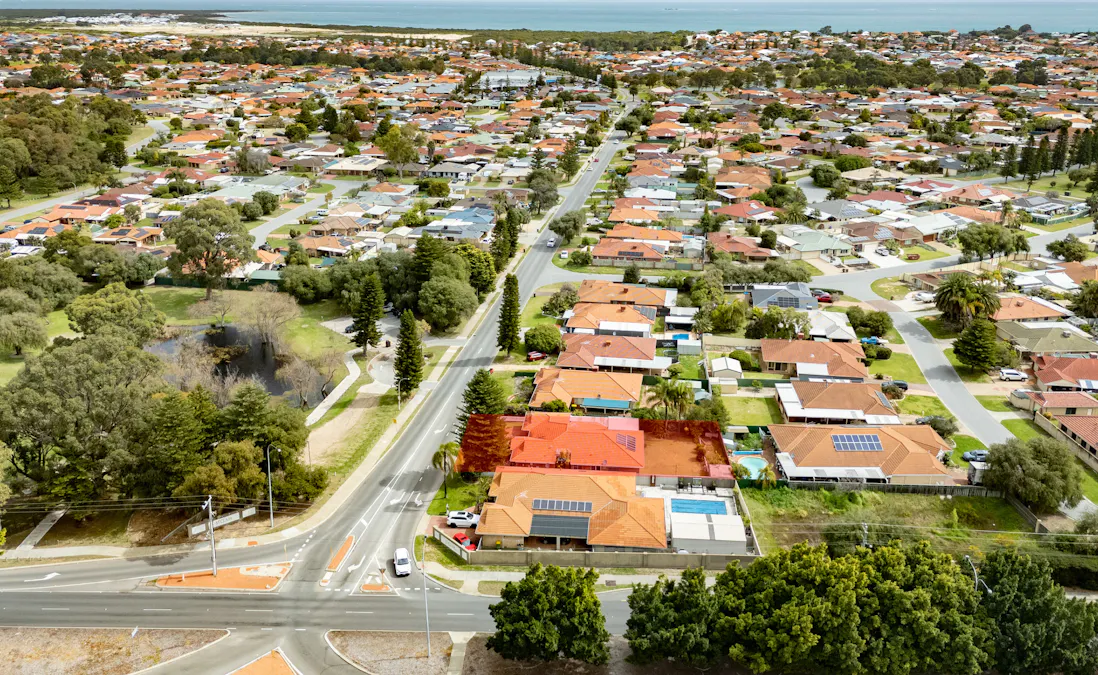 4 Chelmsford Avenue, Port Kennedy, WA, 6172 - Image 2