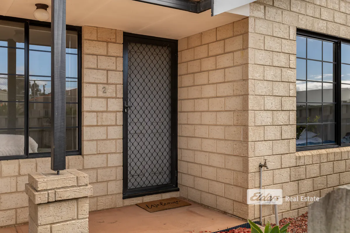 2/6 Alexander Street — photo 3 of 18