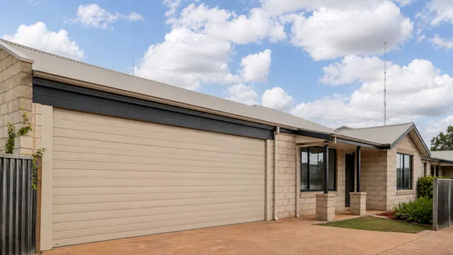2/6 Alexander Street — photo from Elders Real Estate South West
