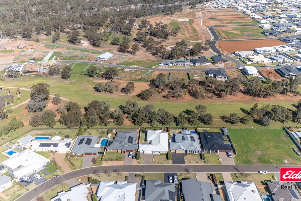 78 Lakeside Circuit — photo 3 of 26